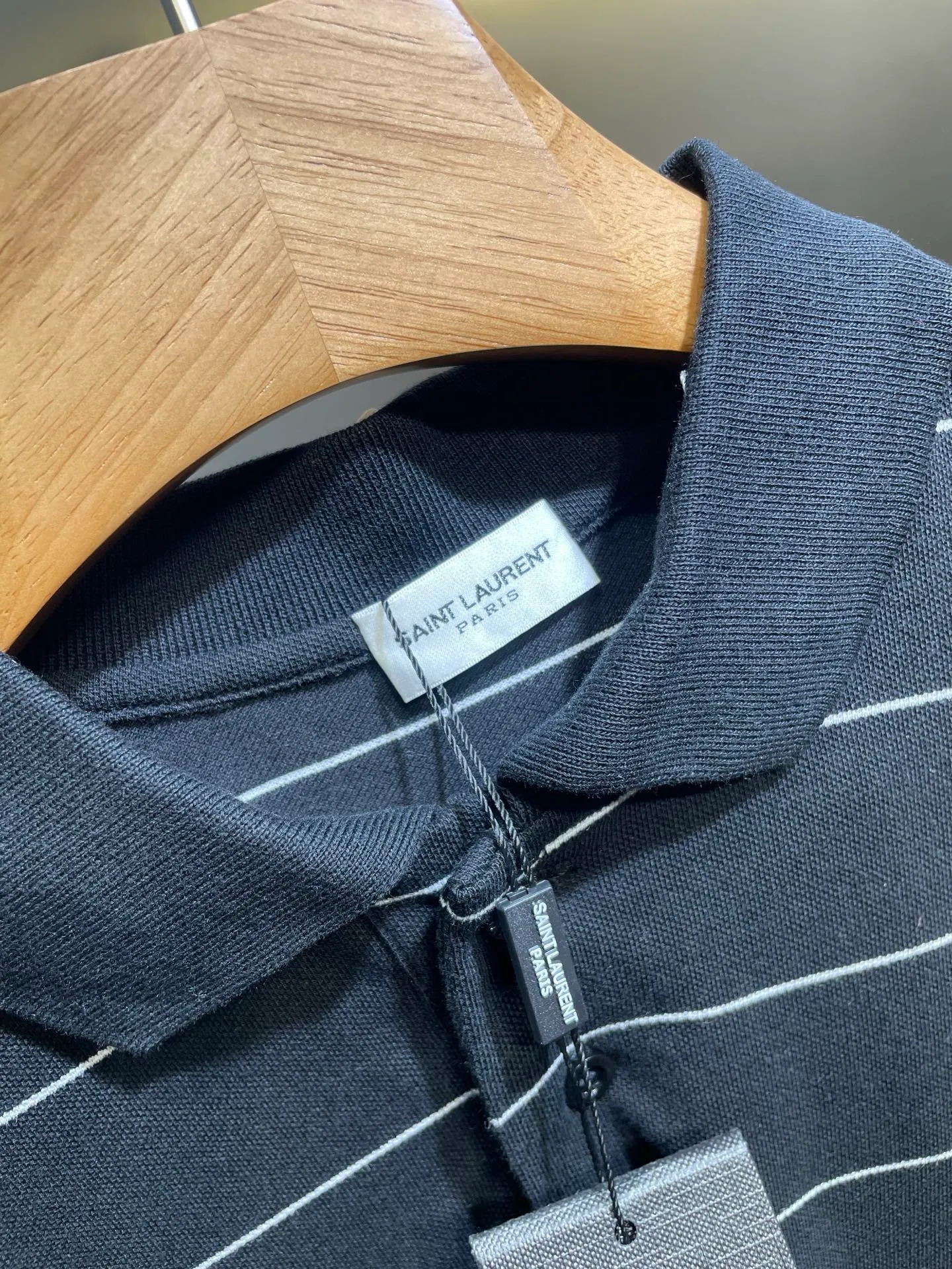 Saint Laurent POLO 1:1 Breathable Black White YSL 1: YSL 2: ： 1:1 YSL 1:1 YSL ： Size： S M L XL ： MM 025-A 55